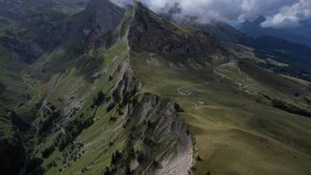 Alpage de Sur le Freu et montagne de la Tulle pr&egrave;s du Charvin