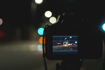 Naklejka premium camera against night city street