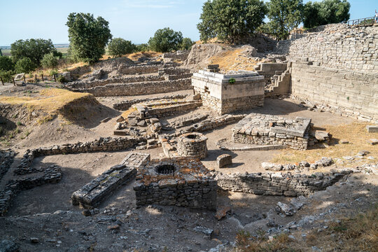 The ruins (Remains) of the ancient Greek city of Troy (Troia) are in the archaeological park of Troy (Truva), near &Ccedil;anakkale province in Western Turkey.
