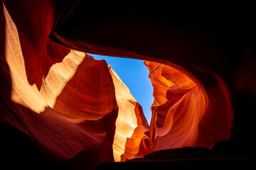 Fototapeta na wymiar colorful walls of antelope canyon 