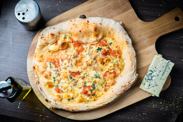 Pizza de queso azul napoletana