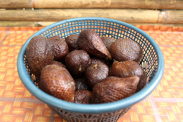Salak is a type of palm fruit commonly eaten. It is also known as sala. In English it is called salak or snake fruit. Salacca zalacca
