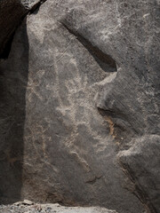 Figura humanoide tallada en roca, cultura antigua, Petroglifos de huancor, Perú, Sudamérica © Prock86