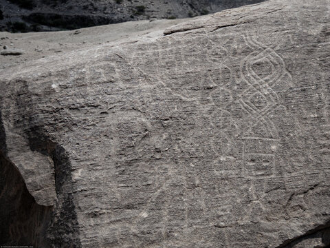 Arte tallado en rocas, dios cabeza serpiente, figura humanoide, cultura antigua, Petroglifos de huancor, Per&uacute;, Sudam&eacute;rica