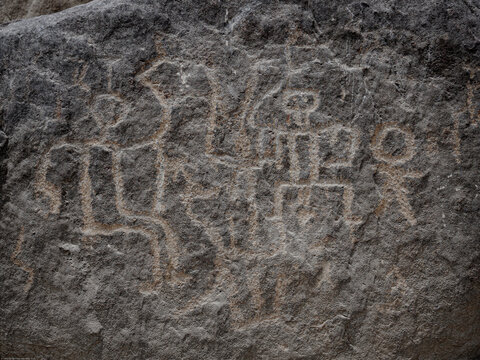 Petroglifos de huancor, figuras humanoides talladas en roca, cultura antigua,  Per&uacute;, Sudam&eacute;rica