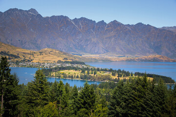 Fototapeta na wymiar Qeenstown stunning views, beautiful scenery and landscape, mountains and lakes, South Island, New Zealand