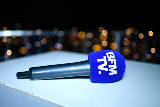 Microphone illustration during&nbsp;a broadcast of the French TV channel BFM TV (or BFMTV) in Paris, France on December 31, 2022.