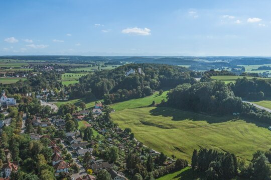 Ausblick auf die Mindelburg auf dem Georgenberg oberhalb von Mindelheim