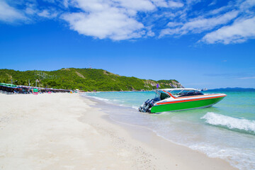 Fototapeta premium koh larn island tropical beach in pattaya city Thailand