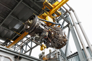 Installation of a gas turbine engine in a module for generating electricity