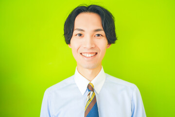 爽やかな笑顔の30代男性ポートレート