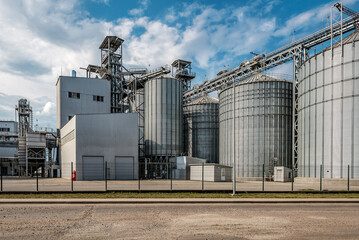 Silos for storage of vegetable oils and other liquid products