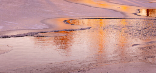 When the sun melts the ice at the shore, fine patterns and colors emerge