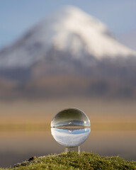 Nevado Sajama con esfera de cristal proyectado