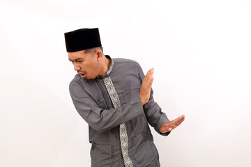 Obraz na płótnie Canvas Asian muslim man standing with denial gesture. Isolated on white background