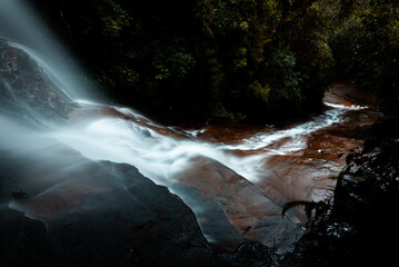 Cachoeira v&eacute;u de noiva
