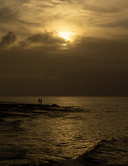 El atardecer en la playa