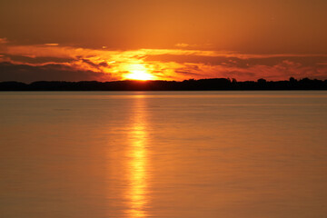 Fototapeta premium Sonnenuntergang am Chiemsee, Bayern, Deutschland