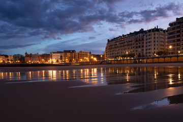 Obraz premium Dawn at Beach, Donostia-San Sebastian, Spain