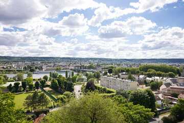 Fototapeta na wymiar Panorama de la ville de Vernon 27200 vue de Vernonnet, France, Normandie. 