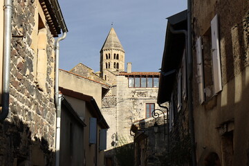Fototapeta premium Rue typique, village de Saint Saint Saturnin, département du Puy de Dome, France