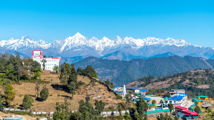 Fototapeta na wymiar Chaukori hill station set among the lofty peaks of the western Himalayan Range in the Kumaon Uttarakhand, India
