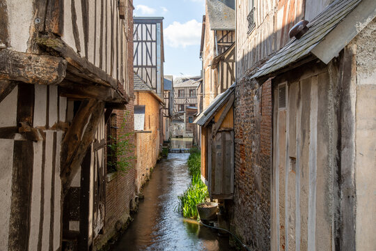 Pont Audemer, promenade romantique dans l'eure, Normandie, france 