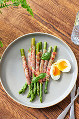 Grilled asparagus with bacon and egg benedict for breakfast or lunch. healthy eating