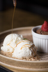 vanilla cream with strawberries