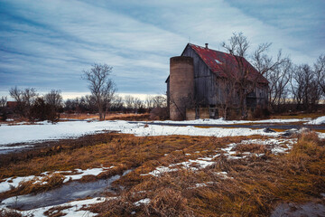 Rural winter landscapes and scenics from Ontario Canada near Kingston Ontario.  Featuring long exposures, farms and old barns with stunning moody skies - 558240122