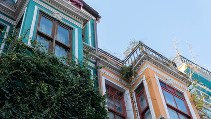 Obraz premium Balat district in Istanbul Turkey. Colorful houses in Balat. historic streets in Istanbul