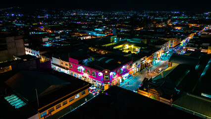 Fototapeta na wymiar Centro de Oaxaca durante la noche con dron en Mexico. 
