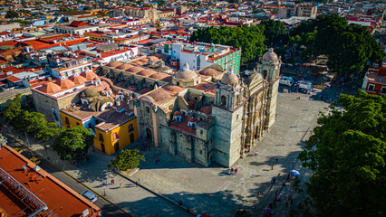 Catedral de Oaxaca con dron vista desde arriba 