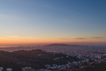 Fototapeta na wymiar Sunrise over Barcelona