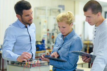 it students in computer science classroom