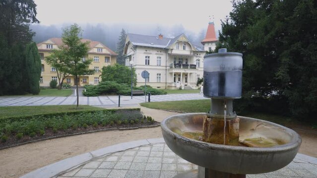 Woda mineralna w uzdrowisku Luhačovice.