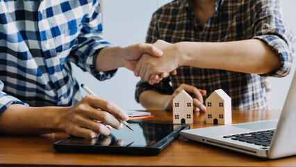 Signing home sales and insurance contracts with real estate agents, signing contracts to know the terms of buying and selling homes and real estate, contract signing ideas.