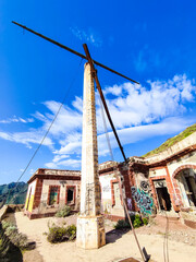 Le rovine del Sem&aacute;foro de Igueste raggiungibili mediante lungo sentiero costiero. (Sem&aacute;foro de Anaga, Santa Cruz de Tenerife, Spain)