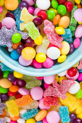 Fototapeta na wymiar candies in the bowl, colorful candies background