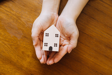 Signing home sales and insurance contracts with real estate agents, signing contracts to know the terms of buying and selling homes and real estate, contract signing ideas.