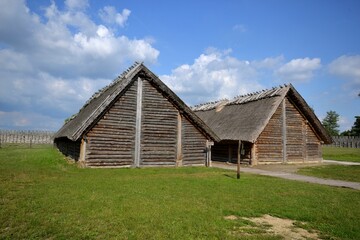 Gród w Biskupinie, stanowisko archeologiczne, architektura, park, stary,  krajobraz, historia, średniowieczna © Albin Marciniak