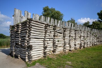 Gród w Biskupinie, stanowisko archeologiczne, architektura, park, stary,  krajobraz, historia, średniowieczna © Albin Marciniak