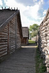 Gród w Biskupinie, stanowisko archeologiczne, architektura, park, stary,  krajobraz, historia, średniowieczna © Albin Marciniak