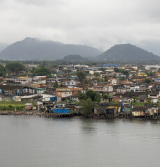 Fototapeta na wymiar slum in santos extuary brasil