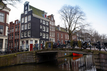 Fototapeta na wymiar beautiful view of the streets and canals of Amsterdam