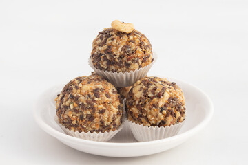 Flaxseed And Sesame Ladoo Also Known As Alsi Til Badam Ladddu Or Ellu Unde Magic Laddoo Is Winter Special Immunity Boosting Sweet Balls Made Of Gur Or Gud In Ghee. Enjoyed On Makar Sankranti and Lohri
