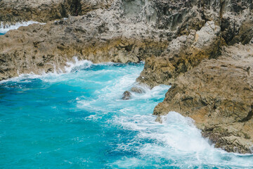 Obraz premium waves and rocks