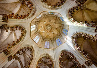 Fototapeta na wymiar interior goyhic dome of monastery of Batalha,Portugal