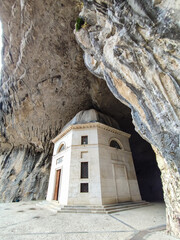 Tempio del Valadier, antico santuario costruito in una grotta nella gola di Frasassi in provincia...