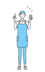 スマホのセキュリティ対策をするエプロンを着たシニア女性